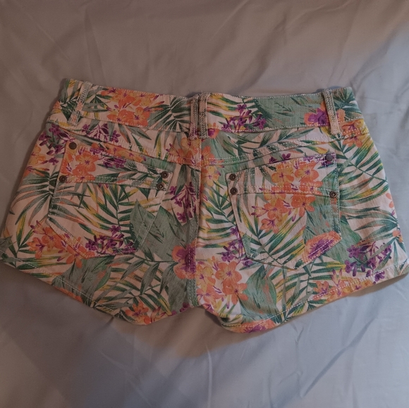 Tropical Denim Shorts - Picture 3 of 3